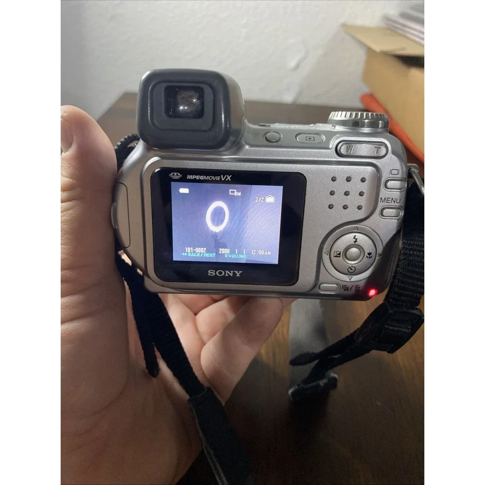 SONY CYBER-SHOT DSC-H2 6.0MP DIGITAL CAMERA - SILVER Tested!!